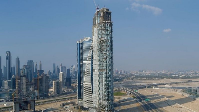 આપણને સૌને જાણીને આશ્ચર્ય થશે કે ટોપ 5 માં ત્રણ હોટલો દુબઈમાં છે. પાંચમાં ક્રમની વાત કરીએ તો દુબઈની જ SLS Dubai Hotel and Residences આ ક્રમે આવે છે. જેની ઊંચાઈ છે 336 મીટર.