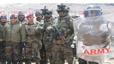 LAC પર તૈનાત સૈનિકોને મળ્યો ખાસ યુનિફોર્મ, ગ્લાસ શિલ્ડ સાથે બેટન, રાયોટ-ગિયર અને હેલ્મેટ મળ્યું