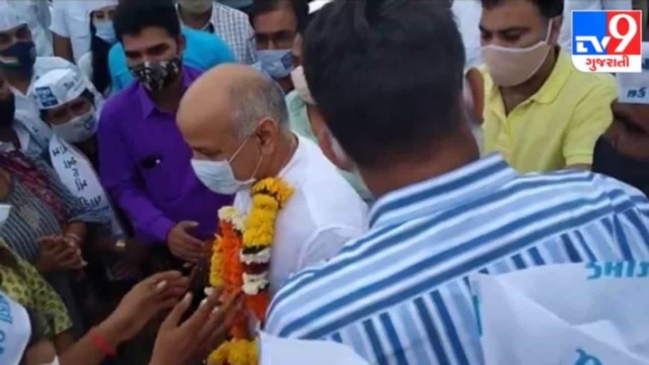 અરવિંદ કેજરીવાલ બાદ મનીષ સિસોદિયાની સુરત મુલાકાત, એરપોર્ટ પર આ નેતાઓએ કર્યું સ્વાગત