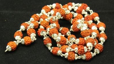 Bhakti: જાણો શા માટે માળામાં હોય છે 108 મણકા? વાંચો ચાર માન્યતા વિશે