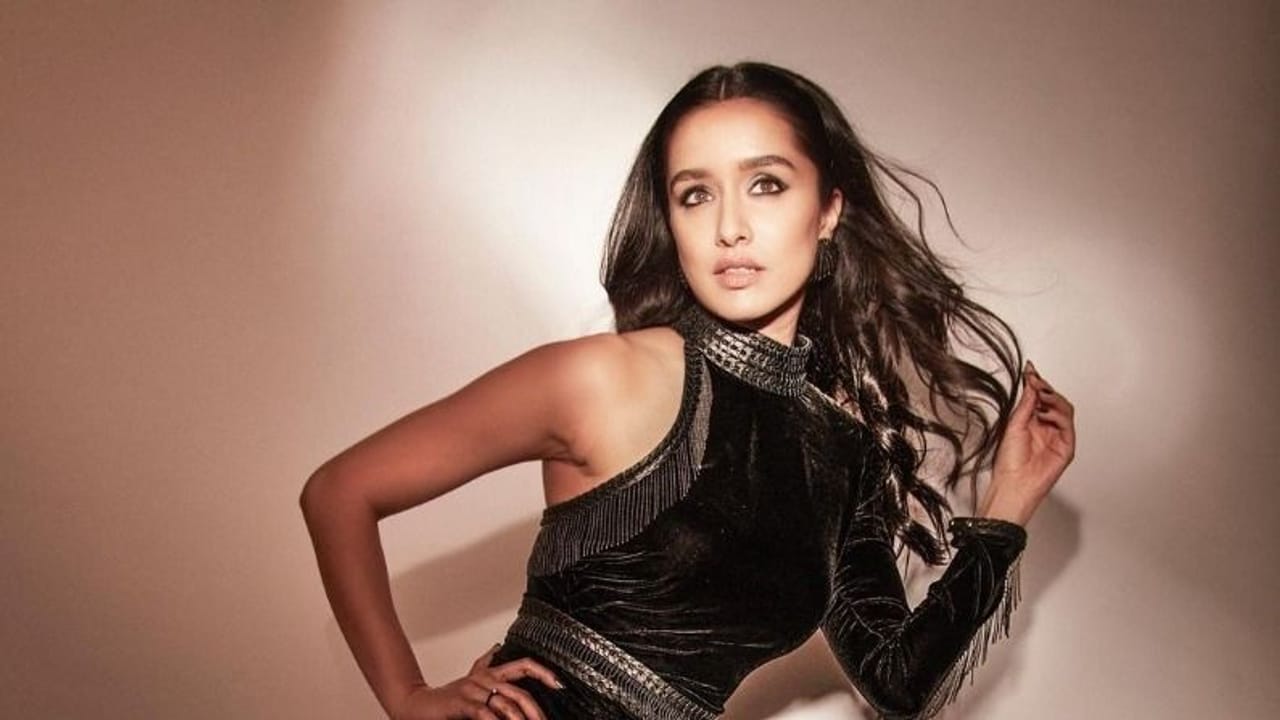 Net Worth: કરોડોની સંપત્તિની માલિક છે શક્તિ કપૂરની પુત્રી Shraddha Kapoor, એક ફિલ્મ માટે લે છે આટલી ફી