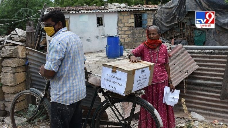 Jamnagar: એરફોર્સ વાઈવ્સ વેલ્ફેર એસોશિએશન AFWWAએ જરૂરિયાતમંદ લોકોને કર્યું 500 રાહત કીટનું વિતરણ
