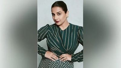 વિદ્યા બાલન આ દિવસોમાં સતત હેડલાઇન્સમાં રહે છે. દરરોજ તે સોશિયલ મીડિયા પર કોઈ ને કોઈ તસ્વીરો શેર કરતી રહે છે, જે જોતા જ વાયરલ થઈ જાય છે.