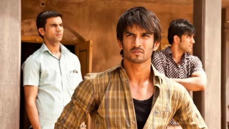 કાય પો છે! (Kai Po Che):- કાય પો છે સુશાંતની કારકિર્દીની પહેલી ફિલ્મ છે. આ ફિલ્મની સાથે સુશાંતે નાના પડદેથી મોટા પડદા પર પગ રાખ્યો હતો. 2013 ની આ ફિલ્મ ચેતન ભગતની ઉપન્યાસ ધ 3 મિસ્ટેક્સ ઓફ માય લાઇફ પર આધારિત હતી. આ ફિલ્મમાં સુશાંતે ઇશાનનું પાત્ર ભજવ્યું હતું. તેમના પાત્રને ખૂબ પસંદ કરવામાં આવ્યું હતું. અને તેમણે તેમની પહેલી જ ફિલ્મથી ચાહકોના હૃદયમાં સ્થાન બનાવ્યું હતું.