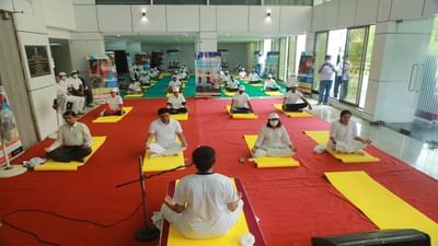 Yoga for Cured TB patient : ગુજરાતની 6 મેડીકલ કોલેજમાં ટી.બી.થી સાજા થયેલા દર્દીઓ માટે યોગ કોર્સ શરૂ કરાયા