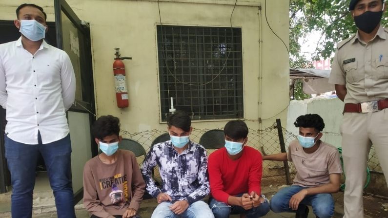 Ahmedabad: સરખેજ પોલીસે ઝડપ્યું ઈન્ટરનેશનલ કોલ સેન્ટર, 4 આરોપીઓ 5 મહિનાથી કોલસેન્ટર ચલાવી અમેરીકન નાગરિકો પાસેથી પડાવતા હતા રૂપિયા