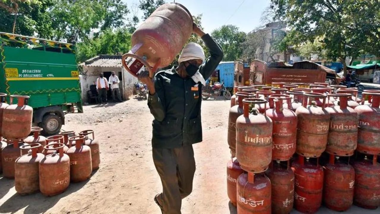 LPG: હવે એક મિસ્ડ કોલથી આપના ઘરે ગેસ સિલિન્ડર પહોંચશે, જાણો કઈ રીતે