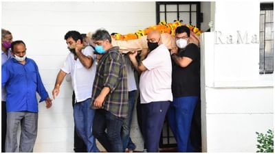 બોલીવૂડની (Bollywood) જાણીતી એક્ટ્રેસ મંદિરા બેદીના (Mandira Bedi) પતિ રાજ કૌશલનું (Raj Kaushal) બુધવારે હાર્ટ એટેકના કારણે નિધન થયુ છે.