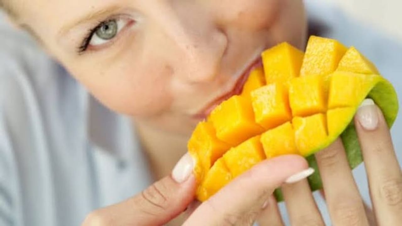 Health Tips: કેરી ખાવાથી ફાયદાની સાથે-સાથે થાય છે આ નુકસાન