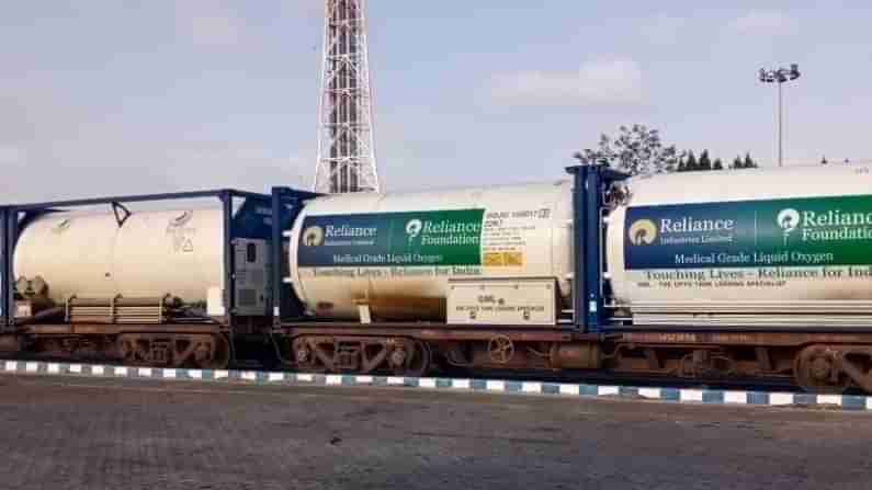 Ahmedabad: પશ્ચિમ રેલવેએ કોવિડ દર્દીઓ માટે લિક્વિડ મેડિકલ ઓક્સિજનનના પરિવહન માટે 84 ઓક્સિજન એક્સપ્રેસ ટ્રેન અન્ય રાજ્યોમાં દોડાવી