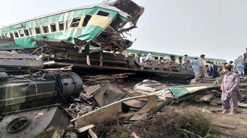 Train accident : પાકિસ્તાનમાં બે ટ્રેન સામસામે અથડાઈ, 30થી વધુના મોત, મૃત્યુઆંક વધવાની સંભાવના