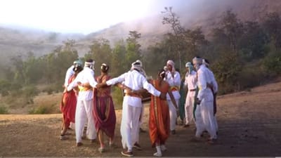 Tapi : આદિવાસી ભાષામાં ગીતો તૈયાર કરાવી કોરોના અને રસીકરણ અંગે લોક જાગૃતિ લાવવા નવતર પ્રયોગ