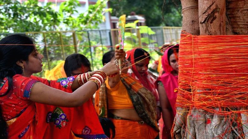 vat purnima 2021: આજે છે વટ સાવિત્રી પૂનમ, જાણો પૂજાની રીત અને કથા