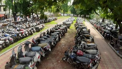 Surat: આ ગાર્ડન છે કે પાર્કિંગ પ્લેસ ? બગીચામાં લોકોની જગ્યા લીધી વાહનોએ