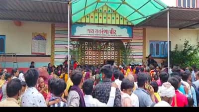 Rajkot : ત્રીજી લહેરને આમંત્રણ ? વિછીંયામાં સતરંગાપીરમાં લાખોની ભીડ એકઠી થઇ