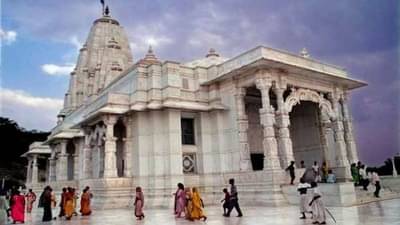 Bhakti : હનુમાનજીથી લઈને ગણેશજી સુધી કયા દેવની કેટલી થાય છે પ્રદક્ષિણા ? ફટાફટ જાણી લો...