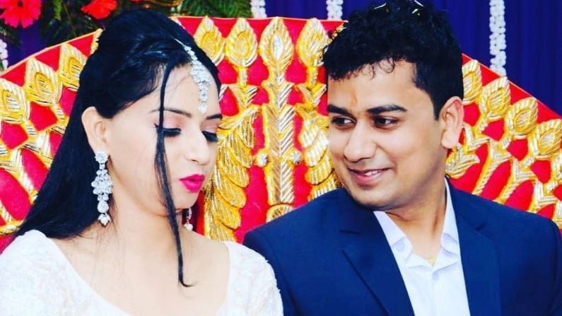 અહેવાલો અનુસાર આ 18 ફેબ્રુઆરીએ પૂજાએ IAS વિકલ્પ ભારદ્વાજ સાથે લગ્ન કરી લીધા. બંનેની મુલાકાત લાલ બહાદુર શાસ્ત્રી રાષ્ટ્રીય પ્રશાસન એકેડમીમાં થઇ હતી.