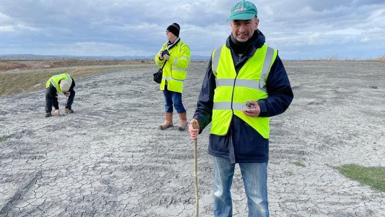 ડેરેક રોબસન અને તેમની ટીમ લેબમાં આ ઉલ્કા વિશે અભ્યાસ કરી રહ્યા છે. એવું માનવામાં આવે છે કે આ ઉલ્કા પૃથ્વી પર 17.7 કરોડ કિલોમીટરના પ્રવાસ પછી આવી છે અને તેનું અસલ ઘર મંગળ અથવા ગુરુ હોઈ શકે છે. પરંતુ નિષ્ણાતોની રુચિ તેના પ્રવાસ કરતા તેની વય વિશે વધુ છે. એવું માનવામાં આવે છે કે આ ઉલ્કા આપણા સૌરમંડળની રચનાથી પણ પહેલાની છે. EAARO