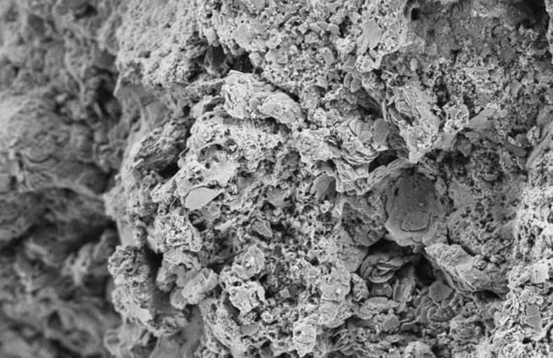 અગાઉ, વૈજ્ઞાનિકોને પણ માર્ચમાં આવી જ જૂની ઉલ્કા મળી હતી. આ ઉલ્કાઓ ગયા વર્ષે સહારા રણમાં મળી હતી. આ પથ્થરનું નામ EC002 આપવામાં આવ્યું હતું. EAARO