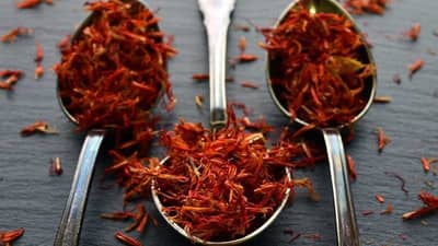 કેસર શા માટે મોંઘુ હોય છે? તેની ખેતી પદ્ધતિ જાણશો તો સમજાશે કે લાખો રૂપિયે કિલો કેમ વેચાય છે !