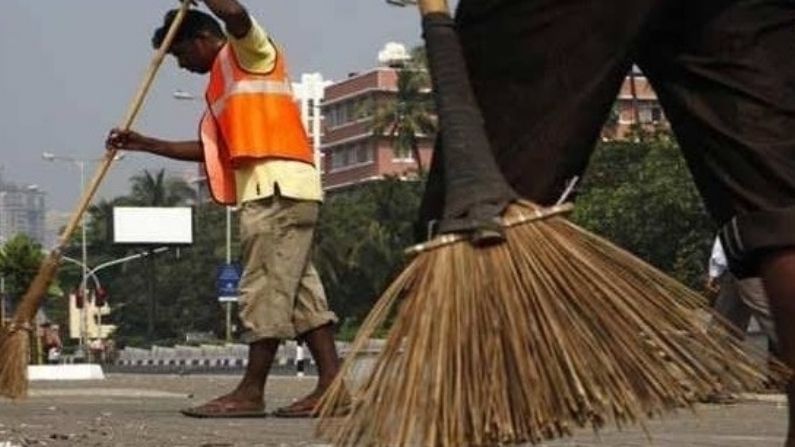 Ahmedabad : કોર્પોરેશનનો સફાઇ કામદારો માટે ઐતિહાસિક નિર્ણય, હવે આ કિસ્સામાં વારસદારોને અપાશે નોકરી