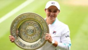 Wimbledon 2021: ઓસ્ટ્રેલિયાની એશ્લે બાર્ટી વિમ્બલ્ડન ચેમ્પિયન, ફાઇનલમાં કેરોલિના પ્લિસ્કોવાને હરાવી