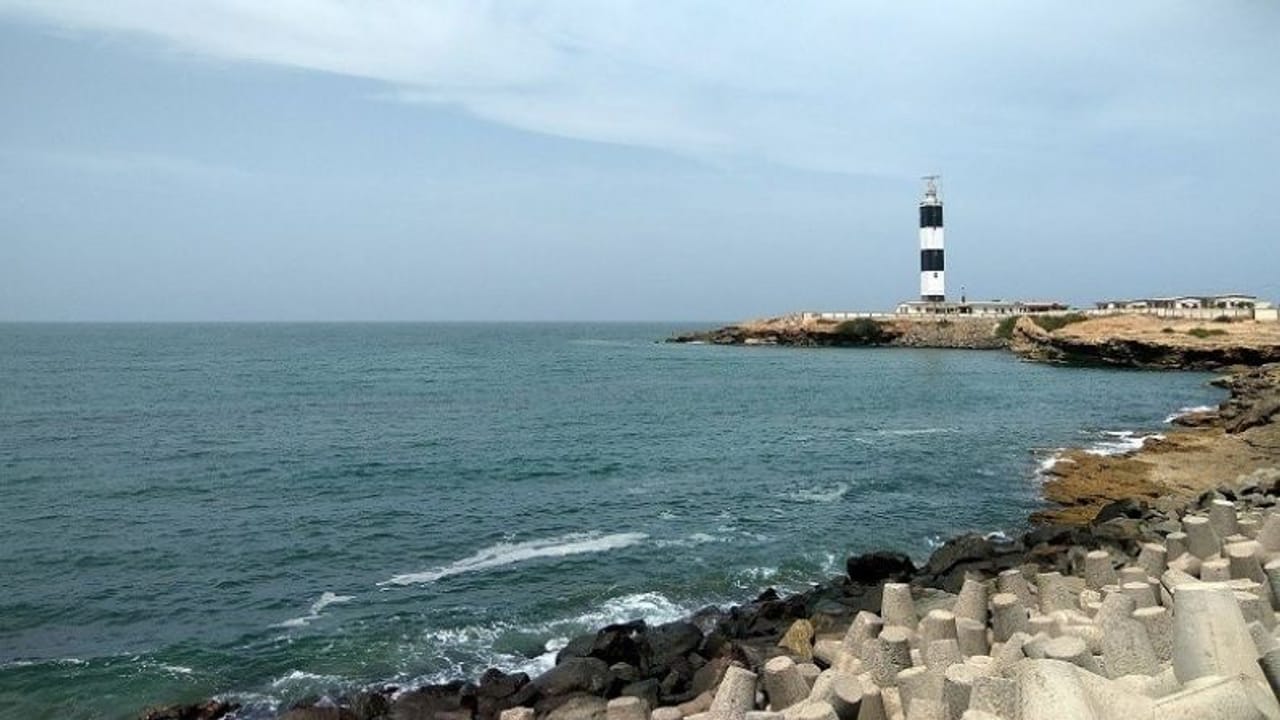 Dwarka : દરિયાકાંઠે 55 કિલોમીટરની ગતિએ પવન ફુંકાવાની શક્યતા, માછીમારોને  દરિયો ના ખેડવા સૂચના - Gujarati News | Dwarka fishermen warned not to  venture into sea from july eleven to ...