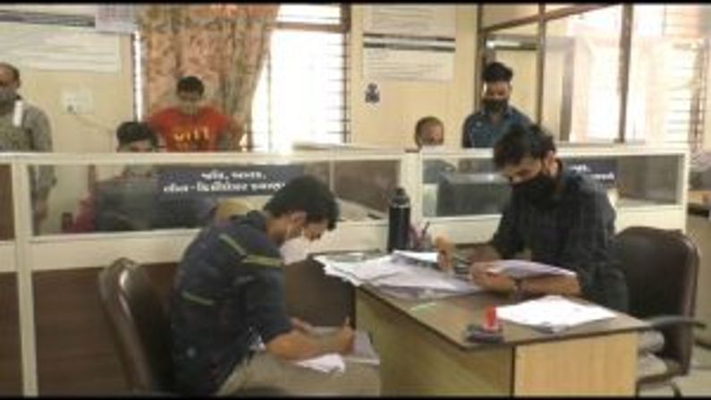 Jamnagar: વિદ્યાર્થીઓની સમસ્યા હળવી કરવા, રવિવારની રજાના દિવસે સરકારી કચેરી ખુલી રહી