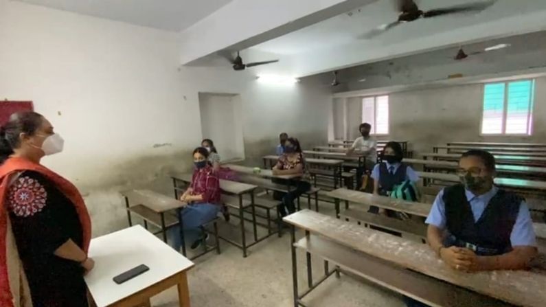 GUJARAT : રાજ્યની શાળાઓમાં ધોરણ-9 થી 11 ના વર્ગો  શરૂ, વિદ્યાર્થીઓને ઓનલાઇન શિક્ષણથી છુટકારો