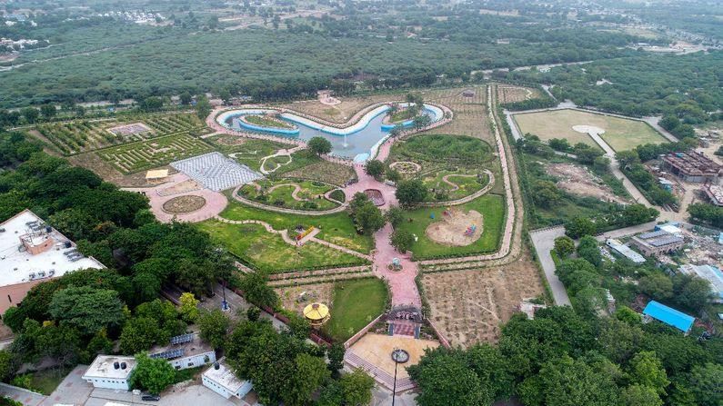 ગુજરાત સાયન્સ સિટીનું આ નેચર પાર્ક શહેરનું સૌથી મોટું જાહેર ઉદ્યાન તરીકે ઓળખાશે. આ નેચર પાર્ક 8 એકરમાં બનાવવામાં આવ્યું છે. 