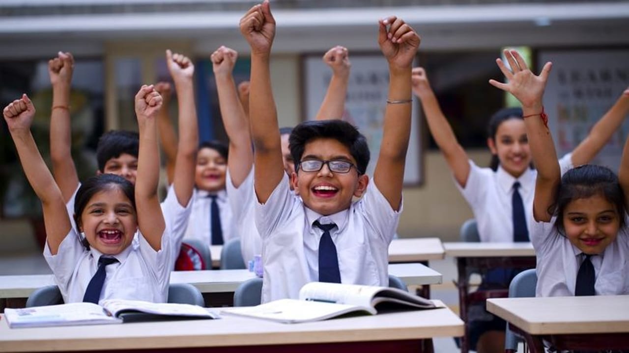 Education Report : માતૃભાષામાં અભ્યાસ બાબતે ગુજરાત ટોપ ટેનમાં, અંગ્રેજી માધ્યમનો ક્રેઝ ઘટયો ?