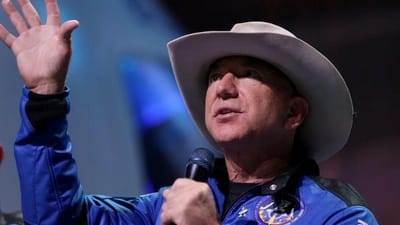 જેફ બેઝોસે અંતરિક્ષ યાત્રા પર 4,01,94,76,50,000 રૂપિયાનો કર્યો ખર્ચ, જાણો આનાથી કેટલા લોકોને રસી અપાઈ શકી હોત