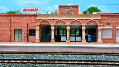 VADNAGAR : વડાપ્રધાન મોદીએ વડનગર રેલ્વે સ્ટેશન સહિત મહેસાણા-વરેઠા બ્રોડ ગેજ લાઇનનું લોકાર્પણ કર્યું, જાણો શું કહ્યું વડનગર વિશે