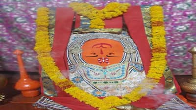 Bhakti : આ મંદિરમાં હનુમાનજીની મૂર્તિ છે ઊંધી ! ઊંધા હનુમાનજી લાવશે સીધા પરિણામ