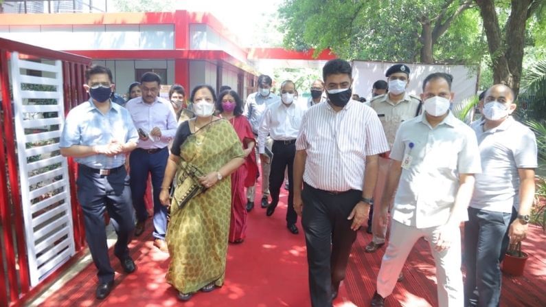 Ahmedabad : રેલવે રાજ્યમંત્રીએ હેલ્થ યુનિટ રસીકરણ કેન્દ્રની મુલાકાત લીધી, કર્મચારીઓને જરૂરી સૂચનો કર્યા