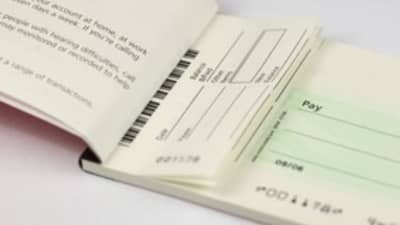 જાણો એક સેવિંગ્સ એકાઉન્ટ પર કેટલા ચેક મળે ફ્રી, એકસ્ટ્રા ચેક માટે કેટલો આપવો પડે છે ચાર્જ ?