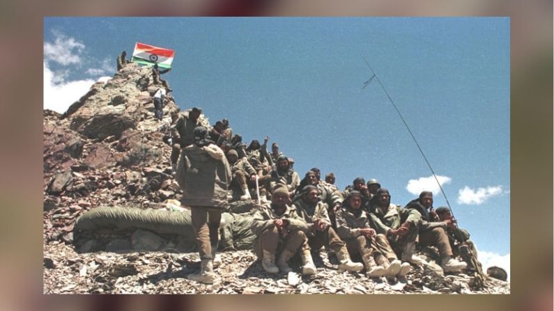 કારગિલ યુદ્ધમાં પાકિસ્તાનને હરાવવા ભારતીય સેનાએ 'ઓપરેશન વિજય' નામનું અભિયાન શરૂ કર્યું હતું. 11 કલાકના યુદ્ધમાં ભારતીય વાયુસેનાએ 26 મે 1999 ના રોજ કારગિલ વિસ્તારને પાકિસ્તાનથી મુક્ત કર્યો.