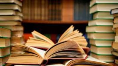 Gujarat : ઓફલાઇન શિક્ષણના પ્રથમ દિવસે શાળા-કોલેજોમાં વિદ્યાર્થીઓની પાંખી હાજરી, 50 ટકાથી પણ ઓછા વિદ્યાર્થીઓ રહ્યા હાજર