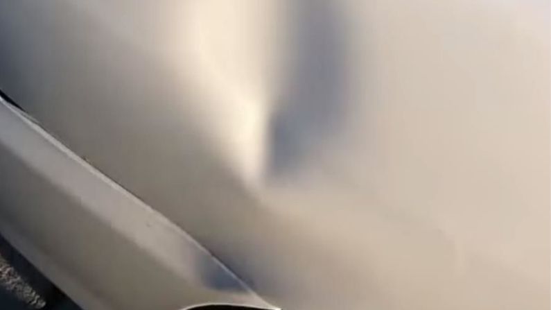 Viral Video : સેલોટેપથી હટાવાયો કારનો ડેંટ ! નથી આવતો વિશ્વાસ ? તો જોઇ લો આ વીડિયો