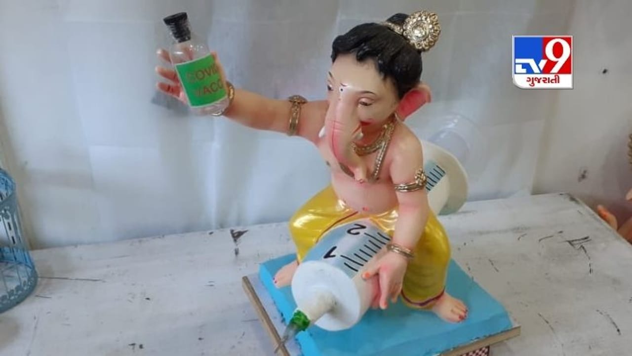 Surat: આ ગણપતિ મહોત્સવમાં બાપ્પા આપશે વેકસિન લેવાનો સંદેશ, મૂર્તિકારોએ તૈયાર કરી થીમ બેઇઝડ પ્રતિમાઓ