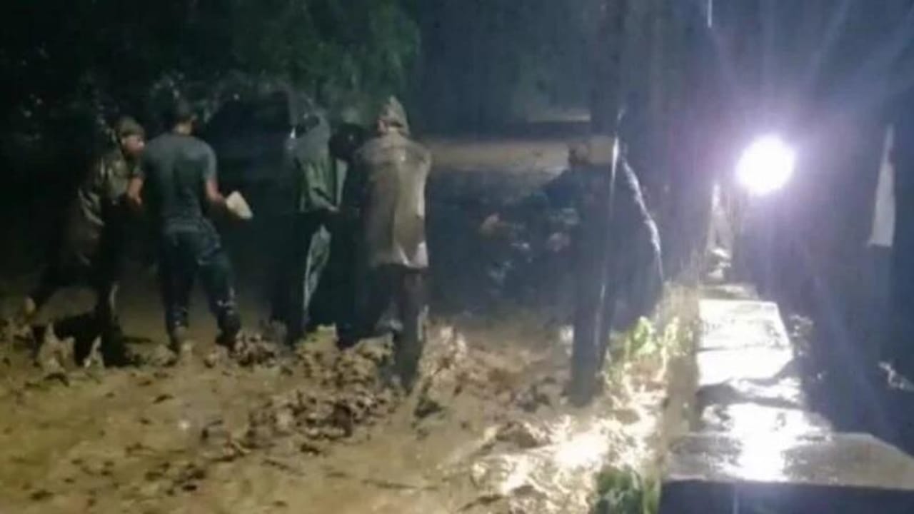 Uttarakhand: ઉત્તરકાશીમાં આકાશી આફત, વાદળ ફાટતા 3 લોકોનાં મોત, કાટમાળમાં દબાયેલા લોકો માટે રાહત બચાવ કાર્ય