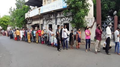 Surat : શહેરમાં વેકસીનનો જથ્થો ઉપલબ્ધ થતા વધારાયા વેક્સિનેશન સેન્ટર, 150 સેન્ટરો પરથી 15000 લોકો વેક્સિન મેળવી શકે તેવી વ્યવસ્થા