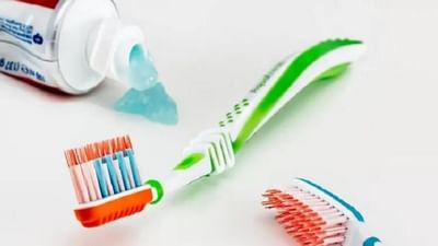 બ્રશ કરતી વખતે તમે પણ નથી કરી રહ્યાને આ ભૂલો? દાંત અને પેઢાને થઇ શકે છે નુકસાન