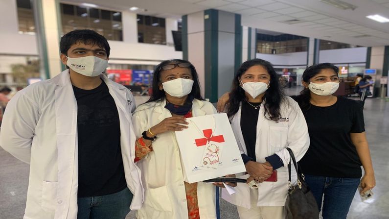 Ahmedabad : વિશ્વ ડોક્ટર દિવસ નિમિતે સરદાર વલ્લભભાઈ પટેલ એરપોર્ટ પર ડોક્ટરનું અભિવાદન કરાયું