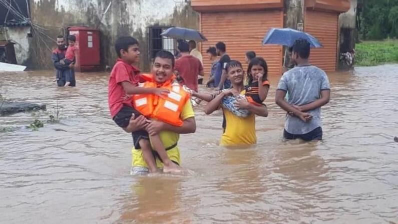 Maharashtra Flood Update: 2 લાખ લોકોને પૂરગ્રસ્ત વિસ્તારમાંથી સુરક્ષિત જગ્યા પર ખસેડાયા, 50 ઘાયલ 100 લાપતા અને 149નાં મોત