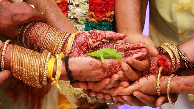 Viral Video : લગ્નવિધીમાં એવું તે શું થયું ? જેને જોઇ મહેમાનો ચોંકી ઉઠયા