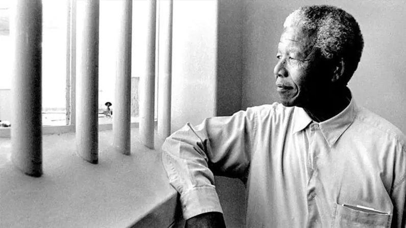 Nelson Mandela Day: રંગભેદ સામે લડતા, 27 વર્ષ જેલમાં રહ્યા, પછી પ્રથમ અશ્વેત રાષ્ટ્રપતિ બન્યા, જાણો નેલ્સન મંડેલા વિશે
