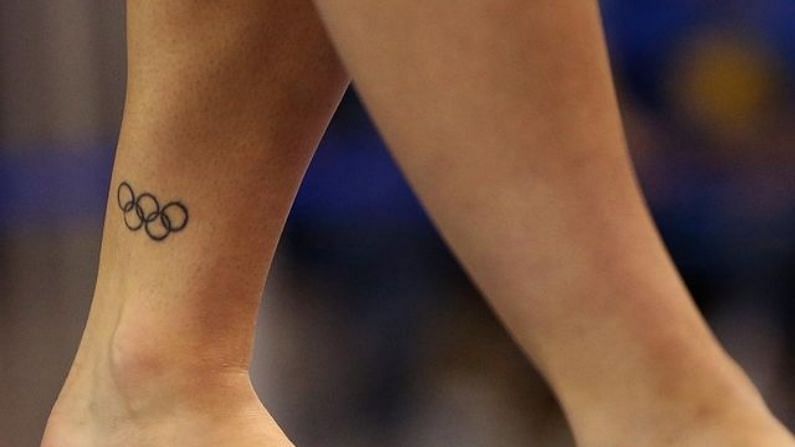 આ તસ્વીર એક મહિલા જીમનાસ્ટના પગની છે. જેમાં ઓલિમ્પિક ટેટૂ સ્પષ્ટ જોવા મળી રહ્યા છે. 