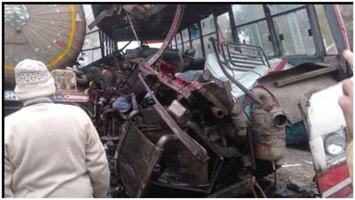 Bus Accident in Pakistan :  પાકિસ્તાનમાં ઈદ મનાવવા લોકોને વતન લઈ જઈ રહેલી બસને નડ્યો અકસ્માત, 30ના મોત, 40થી વધુને ઈજા