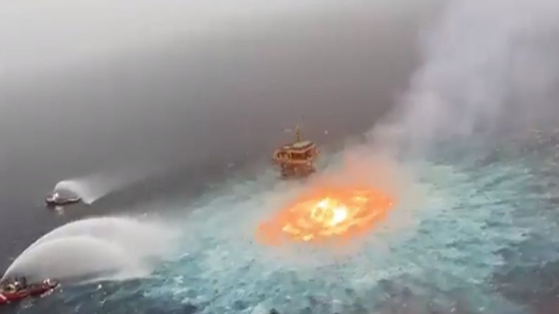 Mexico Fire : મેક્સિકોના સમુદ્રમાં લાગી આગ, જૂઓ વીડિયો